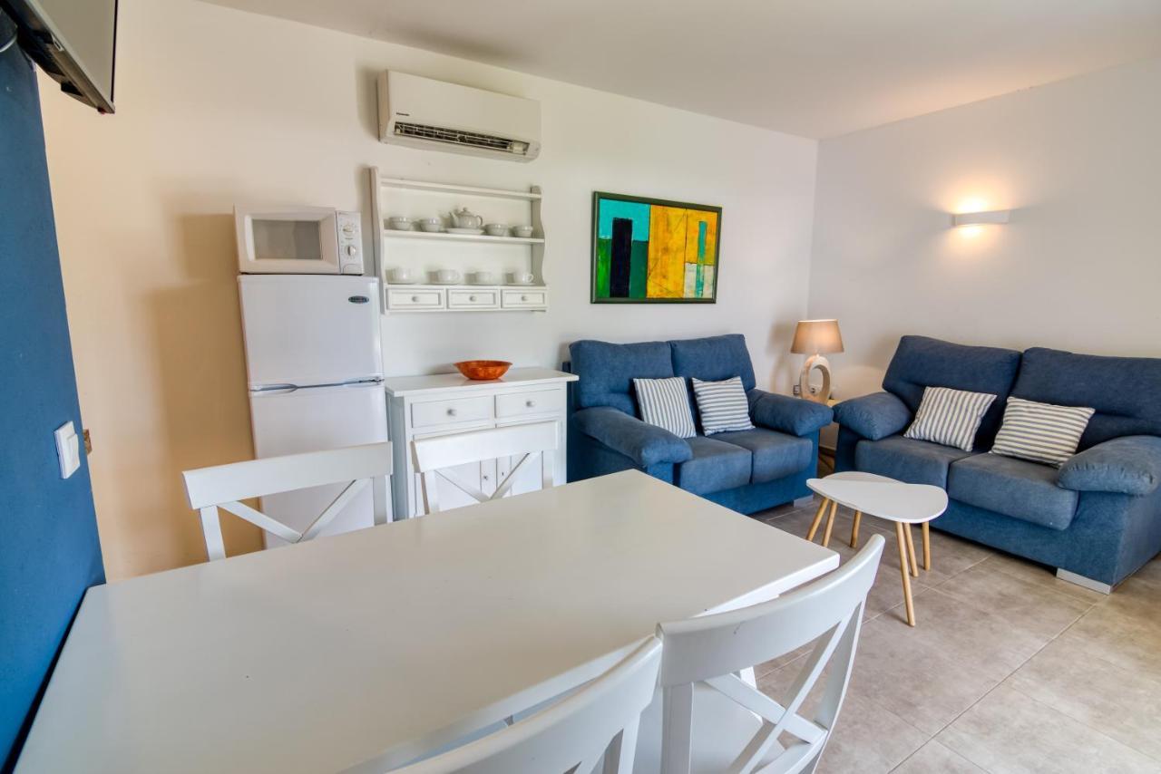 Apartamentos Las Golondrinas Cala'N Bosch  Exterior foto