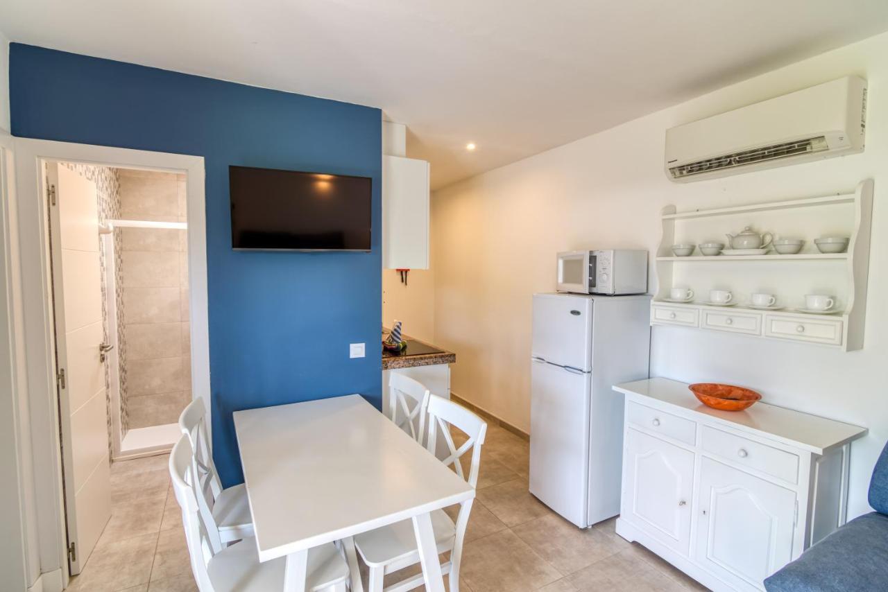 Apartamentos Las Golondrinas Cala'N Bosch  Exterior foto